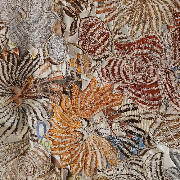 Vintage Embroidered Table Runner - Picture 9 of 10